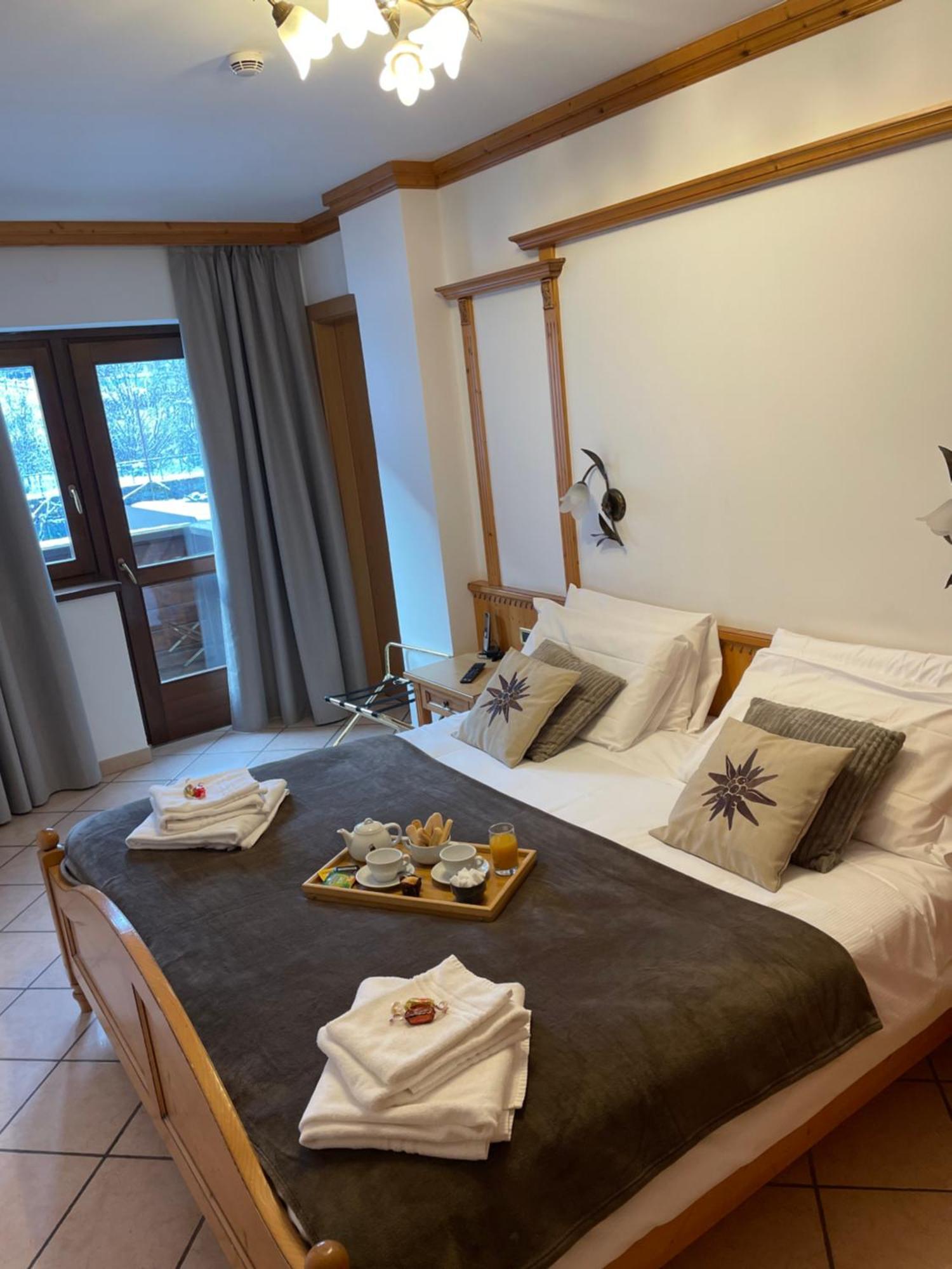 Hotel Valle Verde - Rent Ski & Bike Тарвізіо Екстер'єр фото