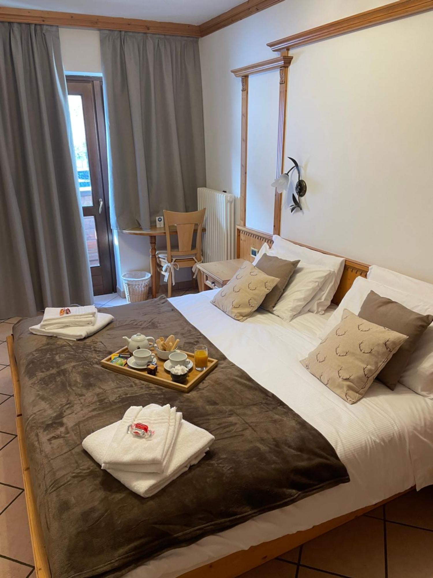 Hotel Valle Verde - Rent Ski & Bike Тарвізіо Екстер'єр фото